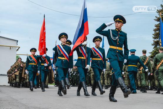 В Военном учебном центре ДГТУ прошел парад ко Дню Победы