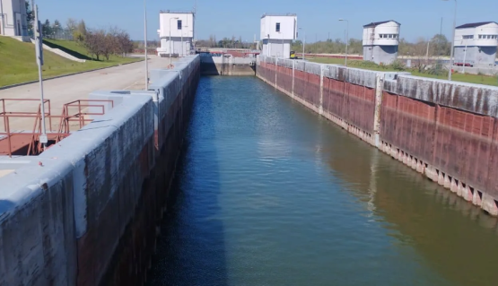 В Ростове будут судить капитана судна, протаранившего ворота Кочетовского гидроузла