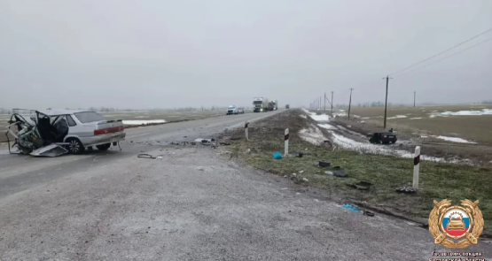 Трое взрослых и два ребёнка пострадали в ДТП на трассе Ростовской области