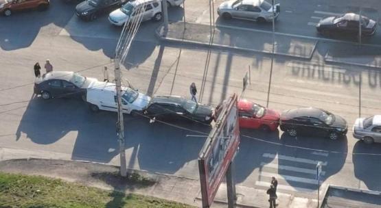 Сразу шесть машин столкнулись на ЗЖМ Ростова