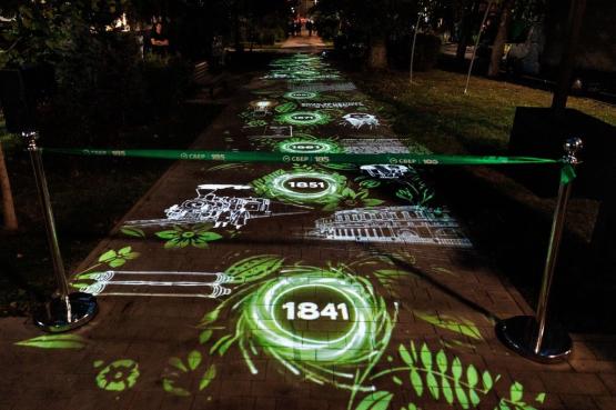 Уникальный световой маршрут «185 шагов в будущее» зажгли в Ростове
